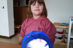 Kind mit Laterne