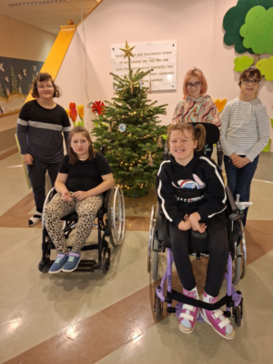 Christbaum in der Aula