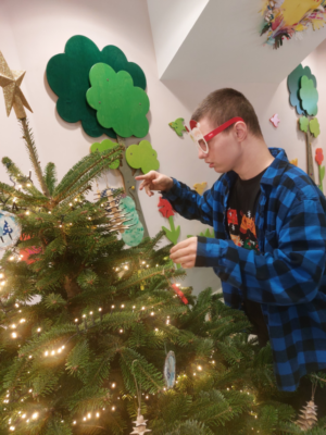 Christbaum in der Aula Christbaum in der Aula