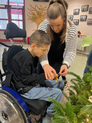 Christbaum in der Aula Christbaum in der Aula